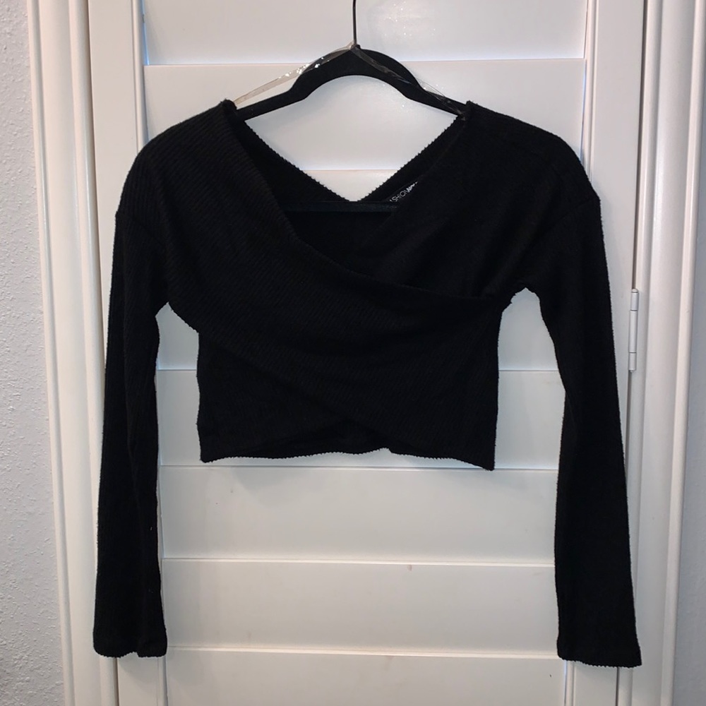 Cozy, Comfy black cropped sweater top! 🖤